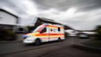 höxter: zwei junge autofahrer bei unfall schwer verletzt