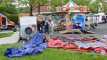 lohmar: hüpfburg kippt bei frühlingsfest um: zwölf kinder verletzt