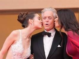 Ehrenpreisträger in Cannes: Applaus und Küsschen für Michael Douglas