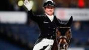 pferdesport: favoritin isabell werth gewinnt grand prix in wiesbaden