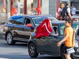 Autokorsos in Duisburg: Deutsch-Türken stimmen deutlich für Erdogan