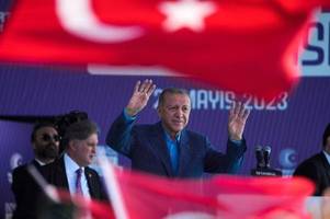 erdogan führt laut ersten hochrechnungen bei stichwahl mit 57,1 prozent