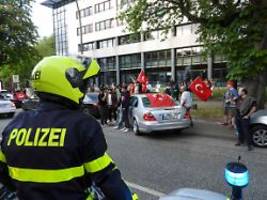 Autokorsos nach Erdogan-Sieg: In Stuttgart eskaliert Gewalt zwischen feiernden Türken