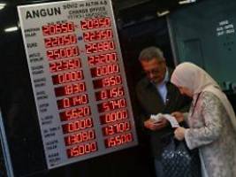 Börse begrüßt Gewissheit: Erdogan-Sieg schickt Lira auf Rekordtief