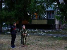 Trümmer werden zum Verhängnis: Mehrere Tote nach nächtlichem Raketenangriff auf Kiew