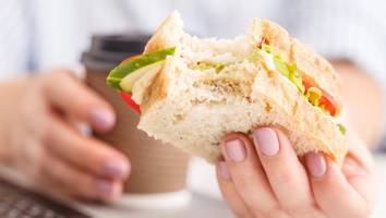 Essen im Büro - Wie Sie Ihre Ernährung für maximale Leistung am Arbeitsplatz optimieren