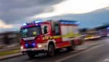 hersfeld-rotenburg: nach brand von e-auto: unfall wegen fehlender rettungsgasse