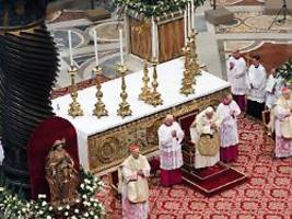 mann bestieg ihn nackt: altar im petersdom wird nach schändung rituell gereinigt