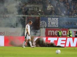 Nach Relegations-Ausschreitungen: Bielefeld verdammt Gewalt der Fans und lobt Vorbild Klos
