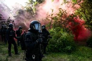 Zusammenstöße zwischen Polizei und Demonstranten in Leipzig