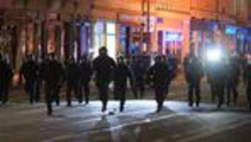 Demonstrationen: Leipzig kommt nicht zur Ruhe: Kritik an Polizei