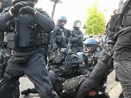 Linke fordert Sondersitzung: Politiker werfen Polizei in Leipzig eskalierendes Verhalten vor