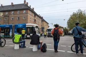 Augsburger Klimaaktivisten blockieren erneut für 15 Minuten den Verkehr