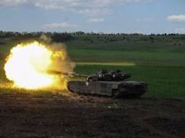 Stand der Gegenoffensive unklar: Leopard-Panzer an der Front - Moskau meldet Abwehr-Erfolge