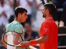Krampf-Drama bei French Open: Souveräner Djokovic wirft angeschlagenen Alcaraz raus