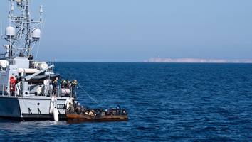 boot gekentert - schon wieder schiffsunglück vor lampedusa - mehr als 40 migranten vermisst