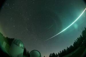 helles leuchten am nachthimmel: meteorit verglüht über bayern