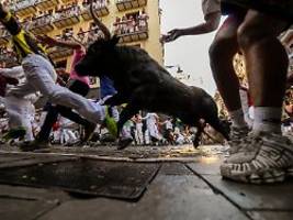 Tierqual mit Todes-Kick: Mehrere Verletzte bei Stierhatz in Pamplona