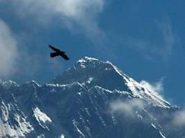 Kommunikation zuvor abgebrochen: Sechs Tote bei Hubschrauberabsturz im Himalaya