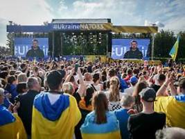 Umjubelte Rede vor NATO-Gipfel: Tausende feiern Selenskyj in Vilnius