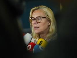sorge um ihre familie: nach drohungen: niederländische finanzministerin verlässt politik