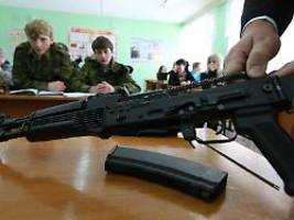umgang mit waffen im unterricht: london: russische schüler sollen krieg lernen