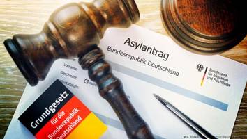 neue forsa-umfrage - 64 prozent der deutschen sind für das individuelle asylrecht in der eu