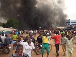 demonstrationen verboten: putschversuch im niger schlägt wellen in der region