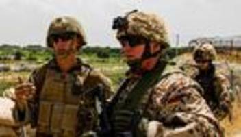 kabul-evakuierung: ehrenkreuz für tapferkeit: pistorius zeichnet soldaten aus