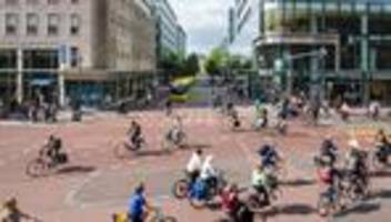 fahrradstadt utrecht: die radfahrer führen sich auf wie könige