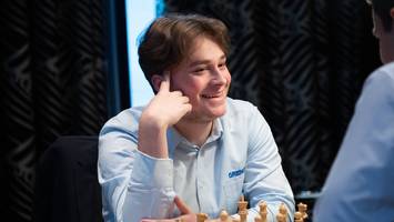 Sieg gegen Ikone Carlsen - Deutschlands größtes Schachtalent (18) sorgt für Riesen-Überraschung in Baku