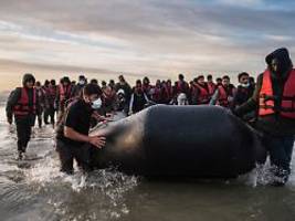Sechs Menschen tot: Flüchtlingsboot im Ärmelkanal gekentert