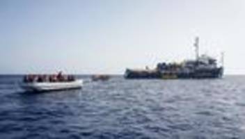 sea-watch: italien setzt deutsches seenotrettungsschiff aurora fest