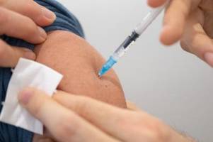 hausärzte raten vorerkrankten zu corona-auffrischungsimpfung