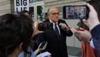 USA: Trumps Ex-Anwalt Rudy Giuliani stellt sich Justizbehörden