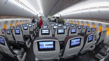 Zeugin schildert Vorfall - Air Canada wirft Passagiere raus, weil sie nicht Platz nehmen - auf ihren Sitze klebte Erbrochenes