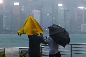 extreme bedingungen: rekordregen legt hongkong lahm