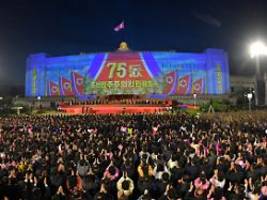 große militärparade in pjöngjang: nordkorea feiert sich zum 75. geburtstag
