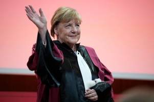 Zurück in die Schulzeit: Merkel beim Abitreffen