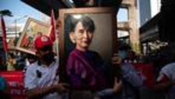 myanmar: aung san suu kyi befindet sich laut eigener partei in lebensgefahr