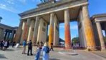 Klimaprotest: Letzte Generation besprüht Brandenburger Tor mit Farbe