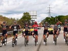 Groves gewinnt letzte Etappe: Jumbo-Visma feiert historischen Vuelta-Erfolg durch Kuss