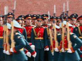 militärparade besudelt?: russisches regiment läuft auf mexikanischer parade