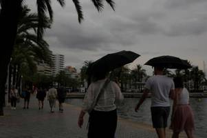 rekord-regen auf mallorca: palma sperrt alle strände