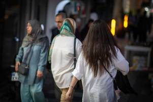 Berichte: Iranerin nach Urteil zu Peitschenhieben verhaftet