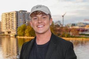 Influencer twenty4tim steigt auf Platz eins der Charts ein