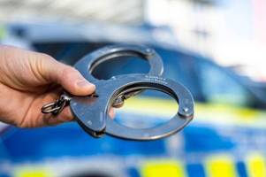 Mann mit Messer angegriffen und schwer verletzt: Festnahme