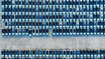 3 Minuten WiWo: Neue Auto-Konkurrenz aus China, Baugipfel ohne „Wumms“ und miese Stimmung in den Unternehmen: Ihr Update am Abend