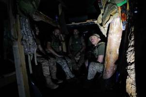 wie ukrainische soldaten um die stadt bachmut kämpfen