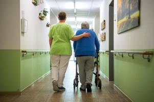 Personalbemessung in der Pflege 2023: Wie funktioniert sie?